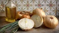 La cipolla di Giarratana: il gigante dolce della Sicilia iblea La cipolla di Giarratana: il gigante dolce della Sicilia iblea