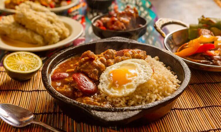 piatto tradizionale colombiano Bandeja Paisa