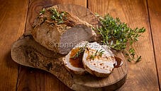 Arrosto di maiale alla santoreggia, una bontà aromatica Arrosto di maiale alla santoreggia, una bontà aromatica