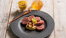 Cotechino con purea di pere e miele