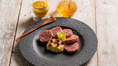Cotechino con purea di pere e miele