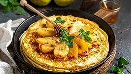 Crespelle con pere caramellate