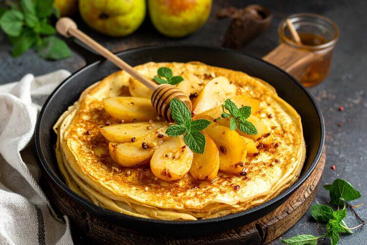 Crespelle con pere caramellate