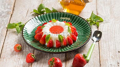 Panna cotta alle fragole
