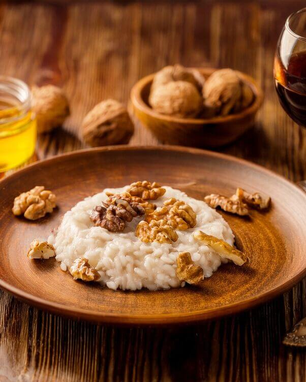 Risotto alle noci, lardo e miele di edera Risotto alle noci, lardo e miele di edera