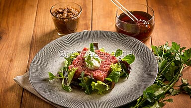 Tartare di manzo, maionese e pesto rosso
