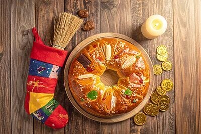 Tradizioni della Befana nel mondo: riti, dolci, usanze e simboli