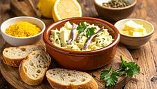 Burro di acciughe: crema salata che conquista al primo morso Burro di acciughe: crema salata che conquista al primo morso