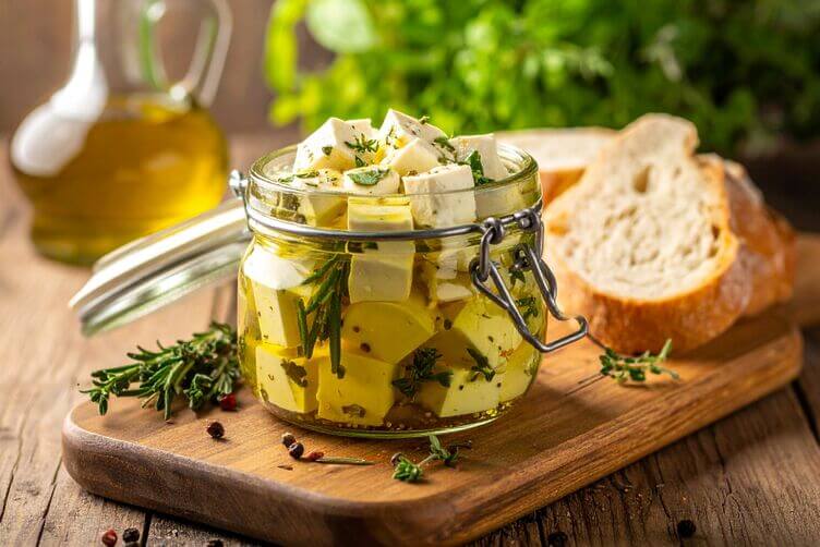 feta marinata nel vaso feta marinata