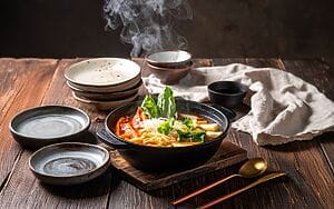 Shabu shabu: l’hot pot giapponese che accoglie tutti a tavola