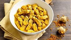 Straccetti di pollo alle mandorle: un secondo piatto insolito