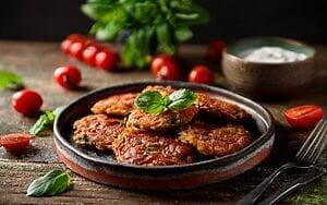 Domatokeftedes ricetta autentica: frittelle di pomodoro di Santorini