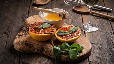 Pompelmo grigliato con miele e menta