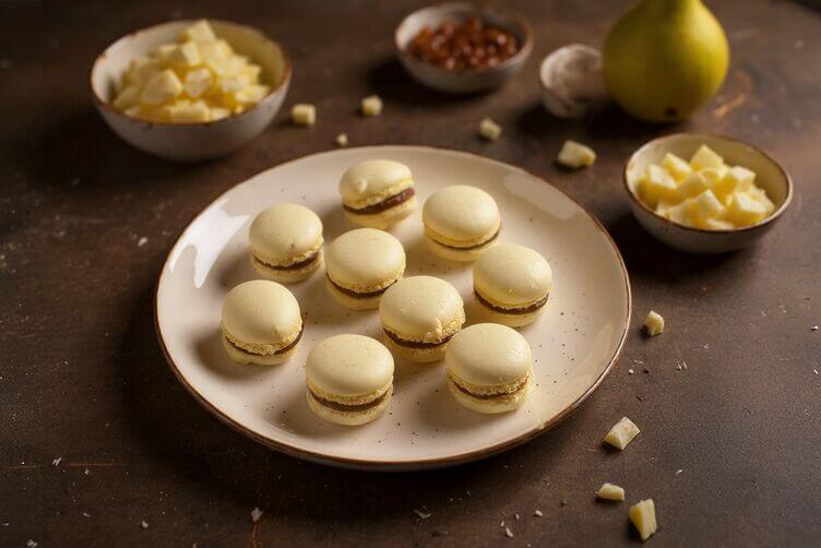 Macaron al cioccolato e pere