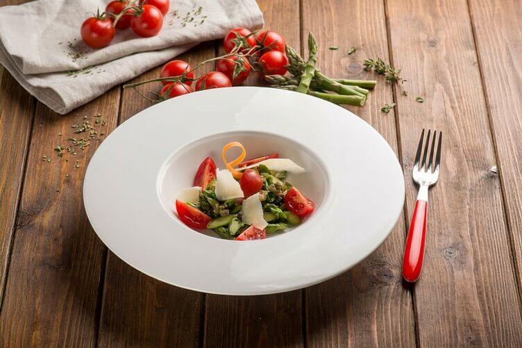 Sauté di asparagi con pinoli di cedro Sauté di asparagi con pinoli di cedro