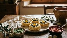 Tortine di sfoglia con ricotta e agretti