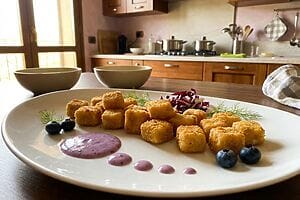 Bocconcini di pesce spada con salsa di mirtilli – Ricetta creativa e leggera Bocconcini di pesce spada con salsa di mirtilli – Ricetta creativa e leggera