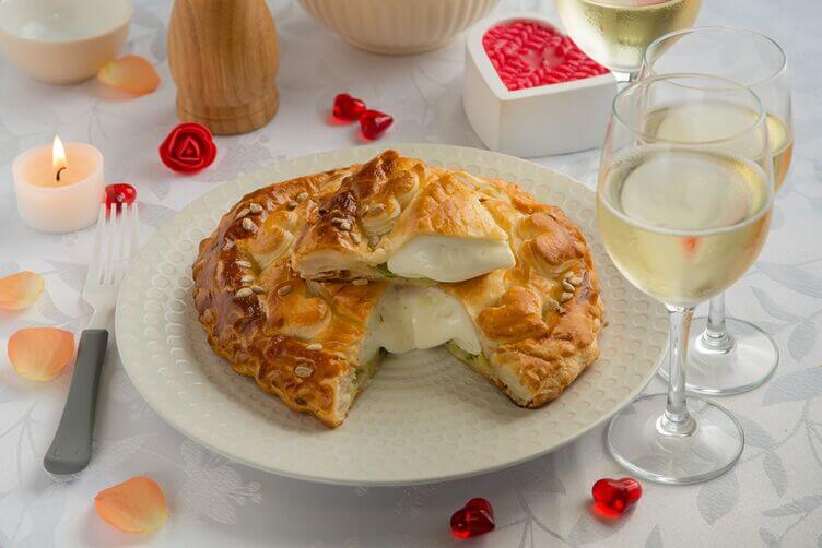 Camembert in crosta di pasta sfoglia Camembert in crosta di pasta sfoglia