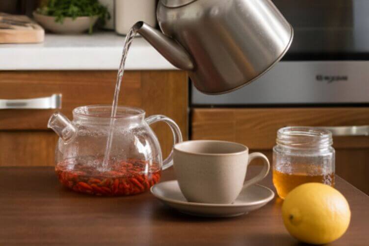 Infuso di bacche di goji con miele Infuso di bacche di goji con miele