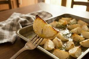 Rape bianche al forno: spicchi dorati che piacciono a tutti Rape bianche al forno: spicchi dorati che piacciono a tutti