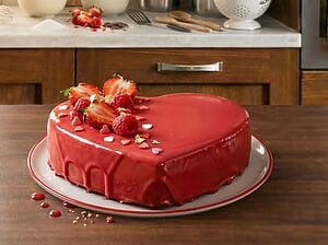 Torta mousse a cuore con glassa a specchio rossa: ideale per San Valentino