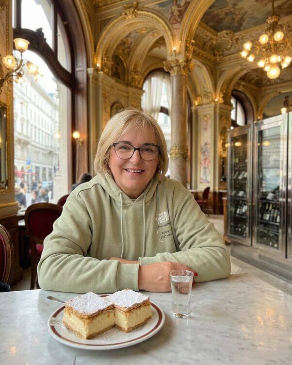 New York Café di Budapest con palinka e dolce ungherese New York Café di Budapest con palinka e dolce ungherese