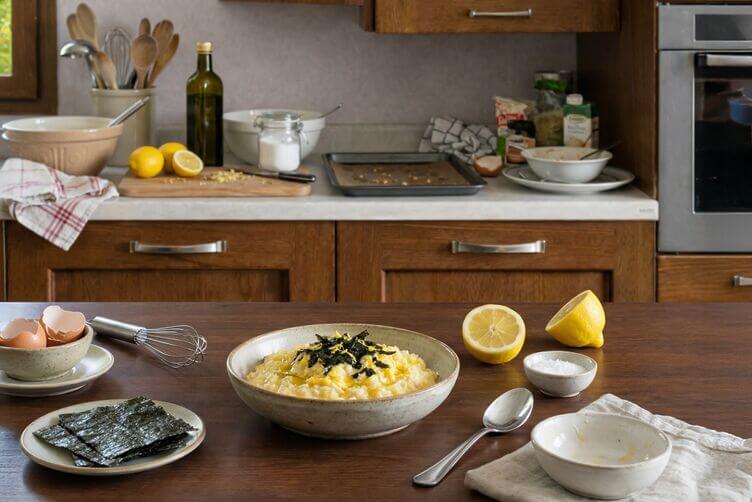 Riso con uova strapazzate e alga nori Riso con uova strapazzate e alga nori