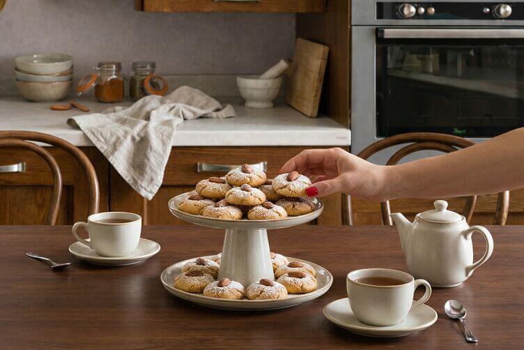 biscottini alle mandorle e il tè con le amiche biscottini alle mandorle e il tè con le amiche