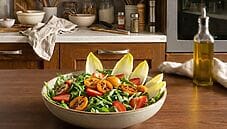 insalata con nespole e fragole