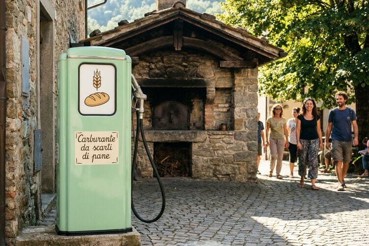 pompa di benzina con scarti di pane pompa di benzina con scarti di pane