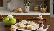 Biscotti uovo di Pasqua con crema pasticcera