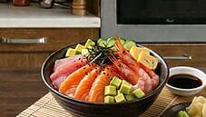Chirashi: il colorato piatto unico della tradizione giapponese da fare in casa Chirashi: il colorato piatto unico della tradizione giapponese da fare in casa