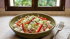 bowl di riso peperoni e porri