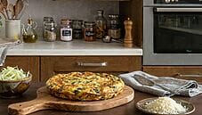 Frittata di indivia e formaggio, un piatto facile e squisito Frittata di indivia e formaggio, un piatto facile e squisito