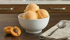 Come fare il gelato alle nespole con o senza gelatiera Come fare il gelato alle nespole con o senza gelatiera