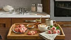 Biscotti colorati a forma di fiore