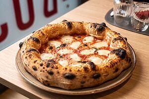 Pizza Tokyo Style: non è sushi, è una lezione sull’impasto